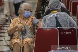 Kemenkes terbitkan izin vaksin booster kedua untuk lansia
