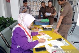 Kejaksaan kembalikan 80 barang bukti kasus investasi bodong di Aceh