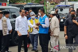 Presiden Jokowi tinjau posko RS Sayang Cianjur, pastikan logistik hingga pasokan listrik PLN aman