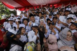Cak Eri ingatkan guru di Surabaya tak didik siswa dengan kekerasan