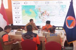 Bupati Cianjur mengajak warga yang rumahnya rusak ringan kembali ke rumah