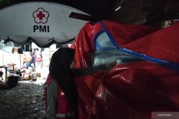 Mufidah Jusuf Kalla kirim 20 ribu sarung bagi pengungsi Cianjur
