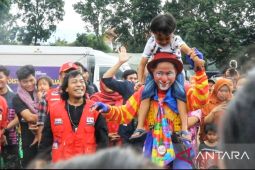 Pelawak PMI berikan motivasi kepada warga dan anak korban gempa Cianjur