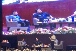 Menteri Erick-Bahlil beri modal usaha kepada mahasiswa pengusaha batik