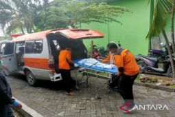 BPBD Pamekasan evakuasi dua orang tercebur ke Sungai Asem Manis