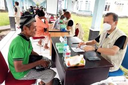 Tim Promkes RSUD Haulussy Ambon gencarkan baksos kesehatan lansia