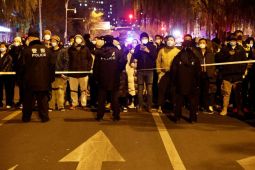 Investor minta Beijing cabut pembatasan COVID, protes guncang pasar