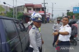 Dishub Aceh Barat tertibkan parkir liar mobil tanpa nomor polisi