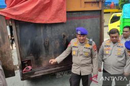 Polda Sumsel gagalkan kiriman 60 ton solar ilegal