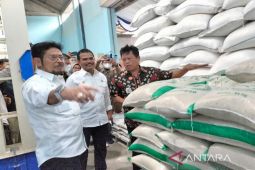 Penyaluran bansos sampai BBM Satu Harga, kemarin