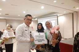 Kalbar beri penghargaan petani dan penyuluh berprestasi