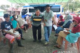 Mobil Sehat PT Timah berikan layanan kesehatan gratis di pantai Nyiur Melambai