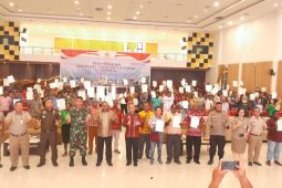 BPN Papua Barat serahkan 207 bidang tanah PTSL