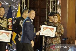 Bupati Serang Raih AKMY Award 2022