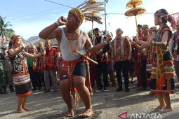 Tarian Manyialo Dayak Tamambaloh di Festival Danau Sentarum