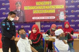 Ratusan penghuni Lapas terima vaksin COVID-19