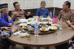 Wabub HST upayakan peluang usaha warga gunung agar tak tebang pohon