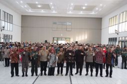 Bupati Kediri ingatkan kepala desa bekerja untuk rakyat