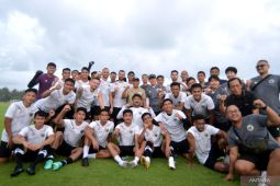 Menpora ke Pantai Purnama beri semangat timnas saat TC