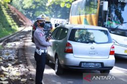 Polres Cianjur rekayasa arus kendaraan menuju posko pengungsian antisipasi macet