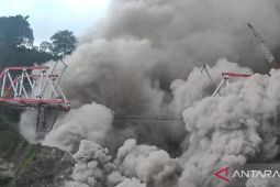 BPBD Kabupaten Blitar pantau pergerakan abu Gunung Semeru