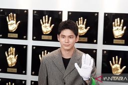 Kemarin, Ong Seong-wu ke Indonesia hingga permintaan maaf Balenciaga