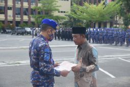 Kapolri berikan tali asih kepada orang tua Briptu Gilang