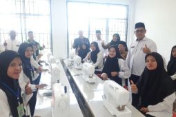 Balai Pelatihan Kerja Komunitas Berbasis Kompetensi di Ponpes Ruhul Islam Palas resmi dibuka