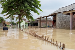 Puluhan rumah di Mekarmulya Karawang terendam banjir akibat luapan 2 sungai