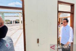 Presiden Joko Widodo tinjau dampak gempa di Ponpes Darul Falah Cianjur
