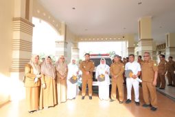 Optimalkan laynan, Pemkab Aceh Besar serahkan ambulans ke Puskesmas