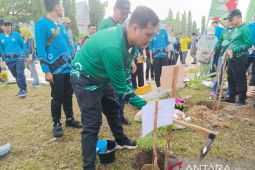 Wali Kota bersama peserta Apeksi tanam pohon di Pasar Bauntung
