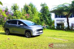 Stargazer, mobil keluarga dengan kabin lega