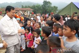Menhan Prabowo Subianto tinjau warga terdampak gempa Cianjur