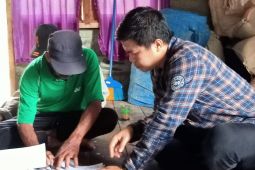 Peternak terdampak kenaikan BBM di Paser terima bantuan