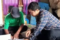 Peternak terdampak kenaikan BBM di Paser terima bantuan