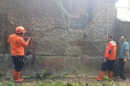 Tiga bangunan rusak di pusat gempa magnitudo 5,8