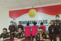 Kejati Kalbar tahan tiga tersangka kasus korupsi Perumnas di Sungai Ambawang