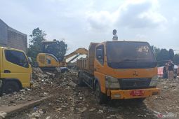 Pemkab Cianjur siapkan alat berat percepat pembersihan puing rumah ambruk