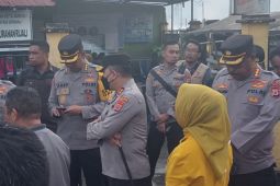 Polda Maluku Salurkan 2 ton beras bagi warga terdampak kebakaran Lorong Tahu Ambon