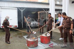 Kejari Banjarmasin musnahkan barang bukti 244 perkara