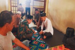 Sepasang kekasih menikah di penjara