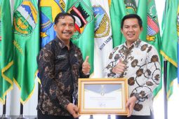 Pemkab Purwakarta raih penghargaan Badan Publik Kategori Informatif