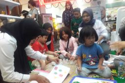 Asyiknya bermain sambil mengenal literasi kesehatan di Stand Adaro