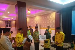 Wabup  serahkan penghargaan berupa uang kepada kafilah MTQ Ketapang