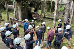 Pemred media 5 provinsi di Sumatera kunjungi pabrik bersejarah Indarung I Semen Padang