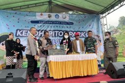 Ubaya kembangkan pariwisata Desa Selotapak Mojokerto melalui "Kendhi Pitoe Park"