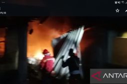 Tim Damkar PT Timah bantu padamkan kebakaran rumah Lim Men Kho di Belinyu