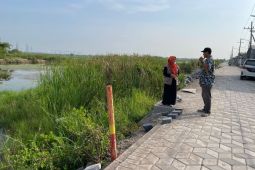 Berkelok, pavingisasi menuju JLLT di Medayu Utara Surabaya dikhawatirkan bahayakan warga