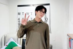 Album perdana RM BTS debut di posisi ke-15 di Billboard 200